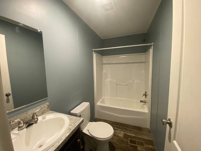 Building Photo - 3212 Plateau Dr