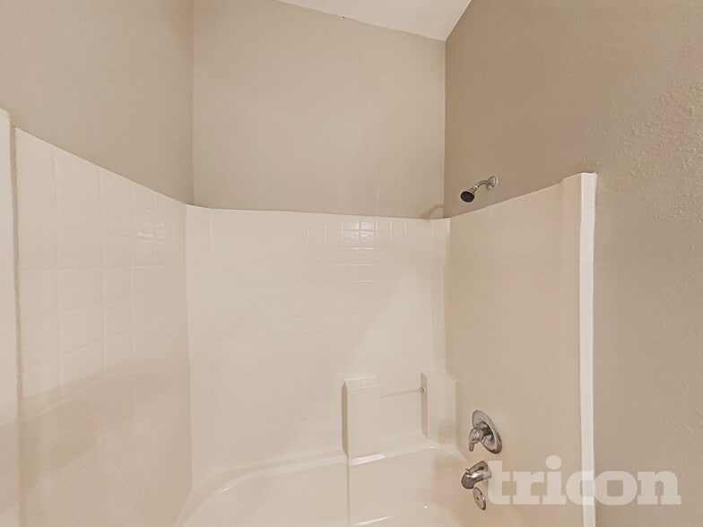 Building Photo - 1013 Kingsley Dr