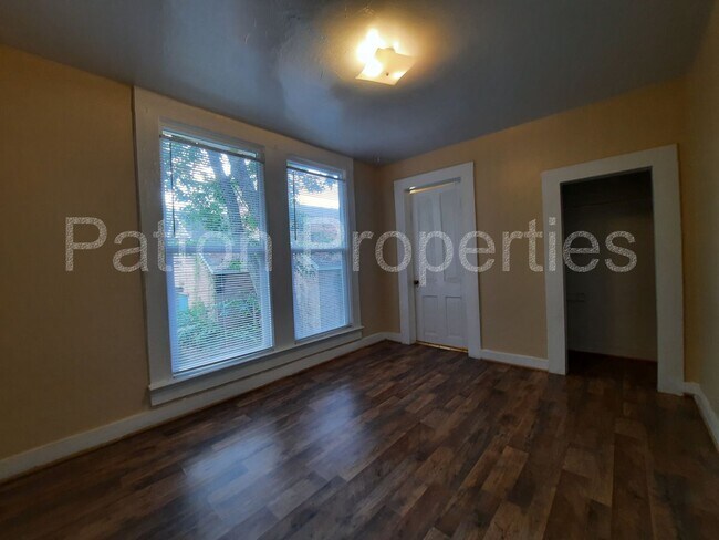 Building Photo - 3202 Colin Kelly Dr