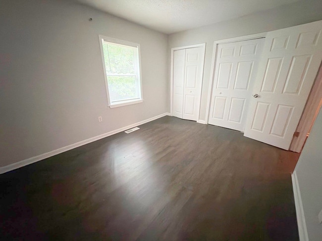 Building Photo - Beautifully Renovated 2 Bed / 1.5 Bath Townhome – Move-In Ready!