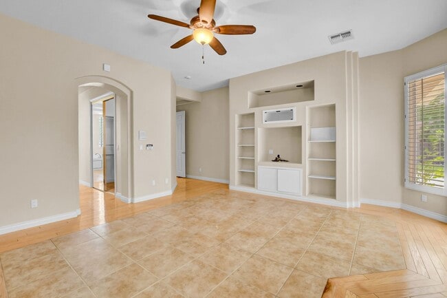 Building Photo - Single Story in Country Club Hills!