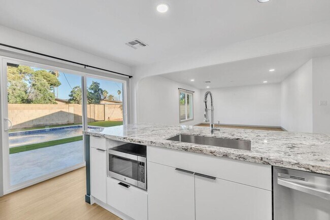 Building Photo - Completely Remodeled 6 bedroom/4 bath Home with New Pool