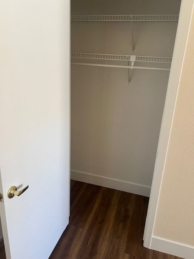 Building Photo - Beautifully Updated 2 Bedroom, 2 Bathroom ...