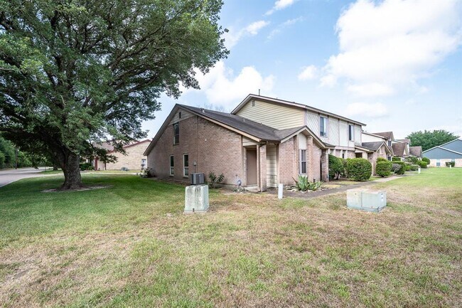 Primary Photo - 2053 Country Village Blvd