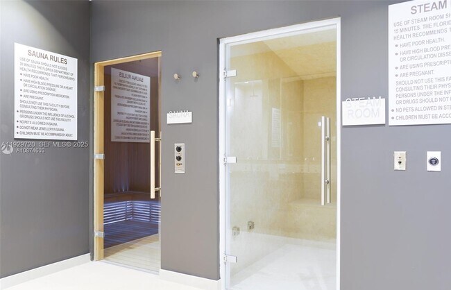 Building Photo - 1000 Brickell Plaza