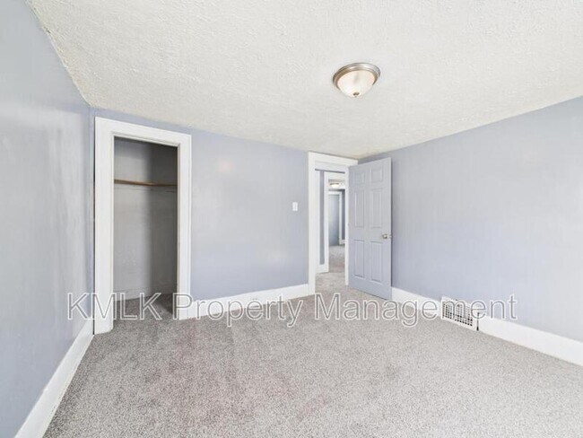 Building Photo - 594 Columbia Ave