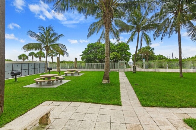 Building Photo - 6061 Collins Ave