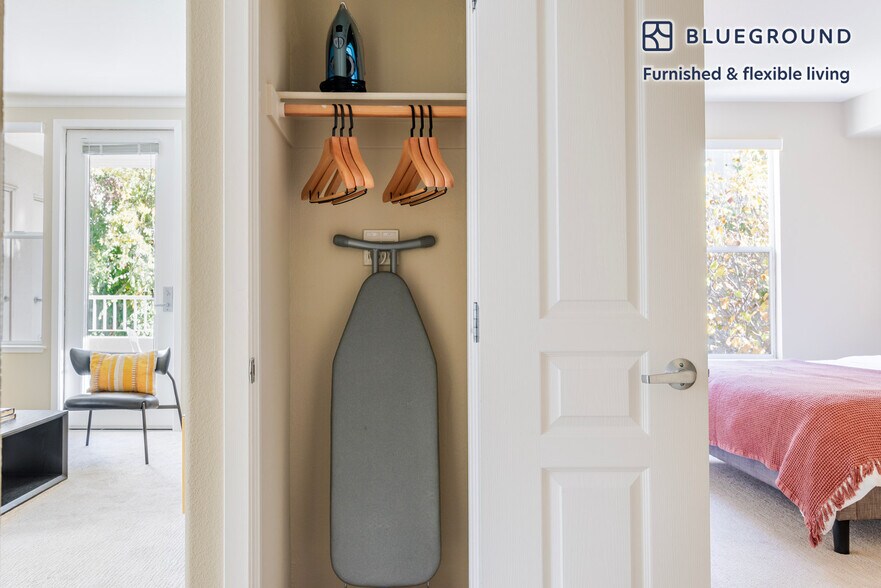 Building Photo - 800 High School Way