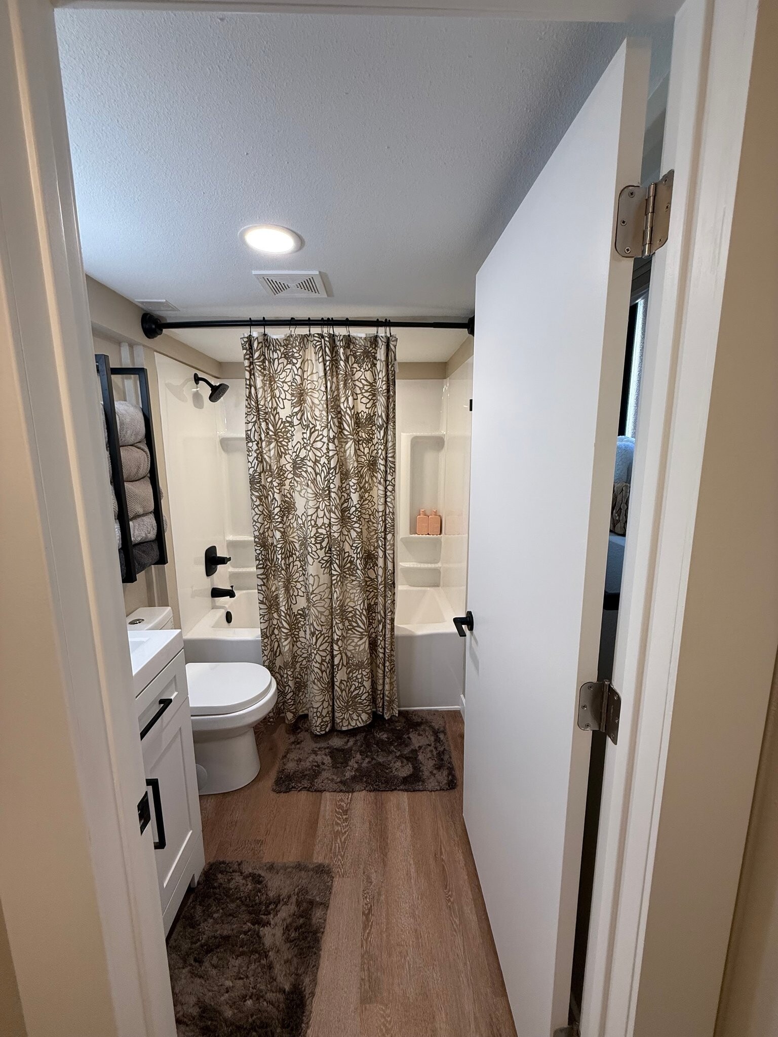 Building Photo - 4004 NW Columbia St