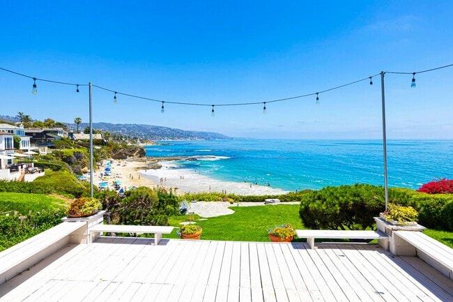 Building Photo - Incredible ocean views and private steps t...