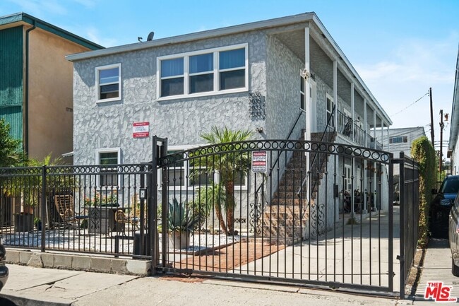 Primary Photo - 2033 S Shenandoah St