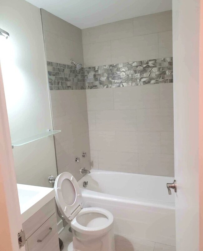 Building Photo - 3550 N Lake Shore Dr