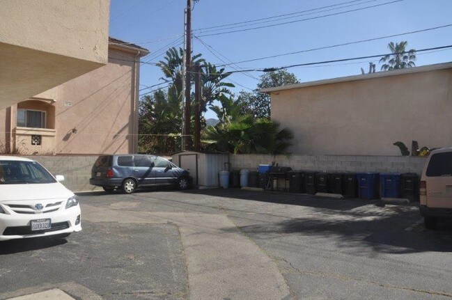 Parking - 2222 N Ontario St