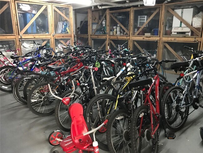 Building Photo - 18001 N Bay Rd