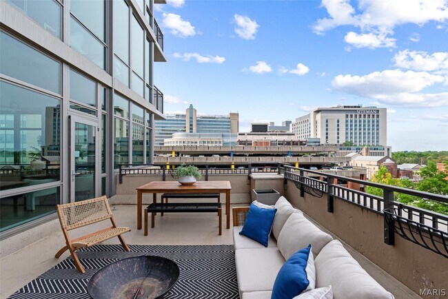 Building Photo - 4909 Laclede Ave