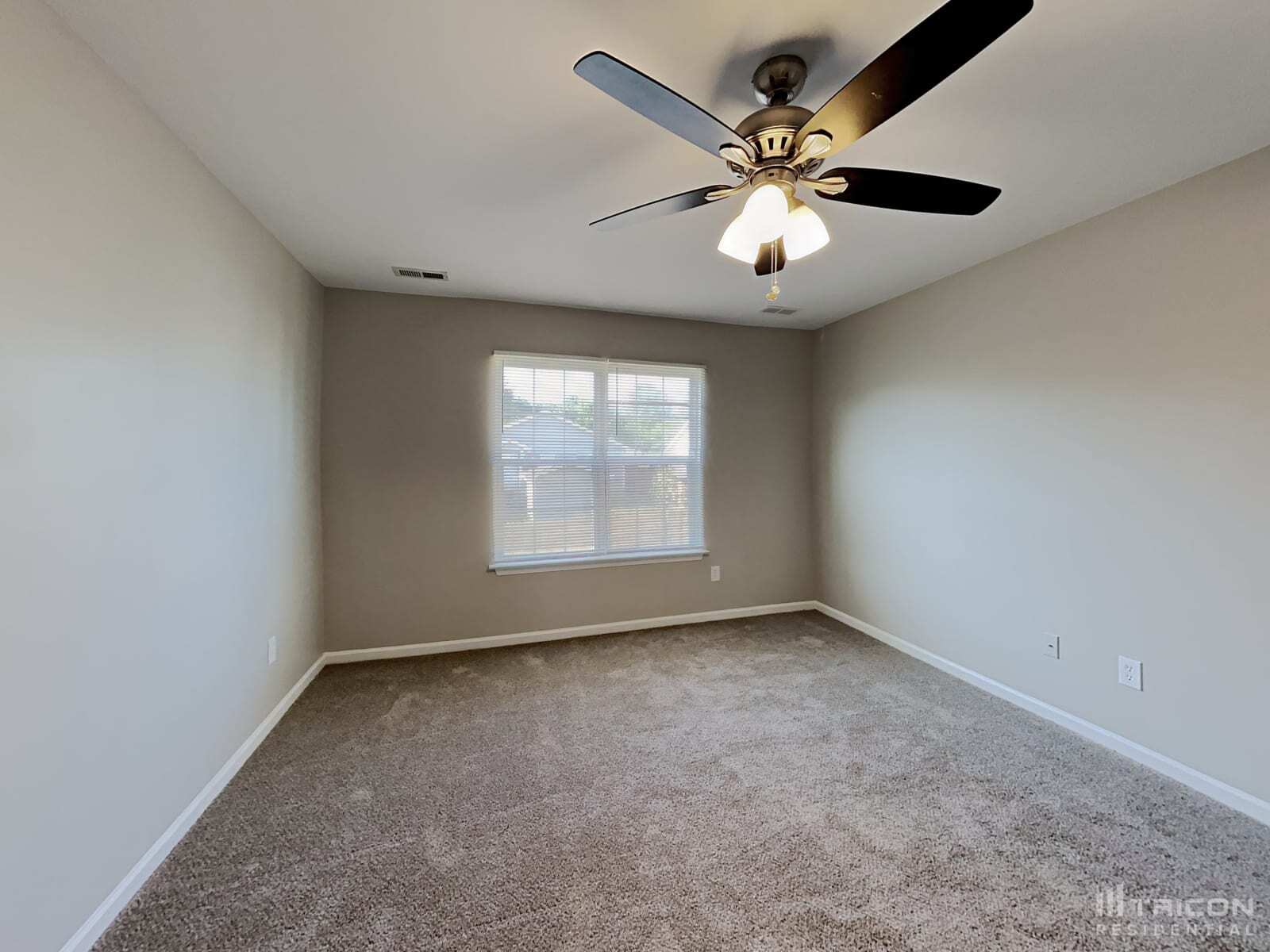 Building Photo - 1316 Crandon Dr