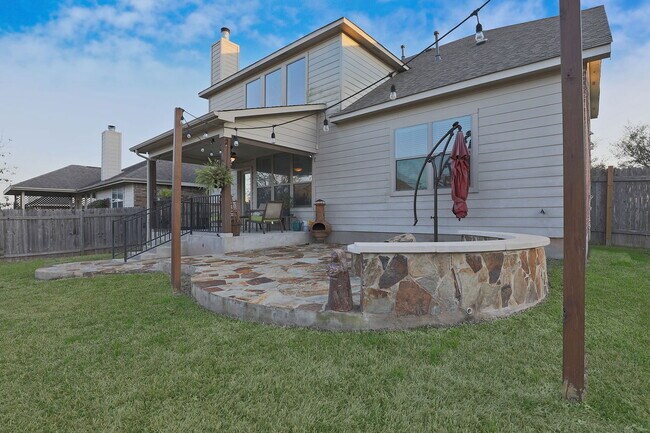 Building Photo - 2300 Dovetail St