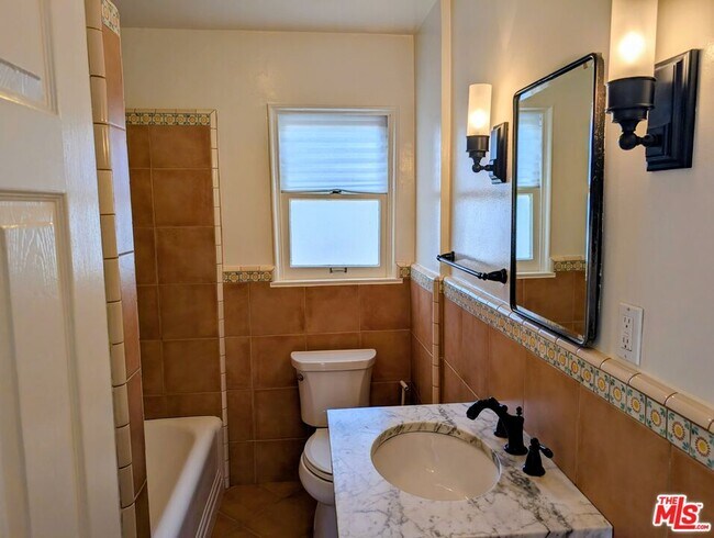 Building Photo - 1612 1/2 Glendon Ave