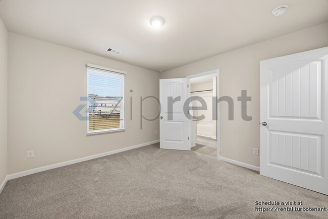 Building Photo - 2438 Bayberry St