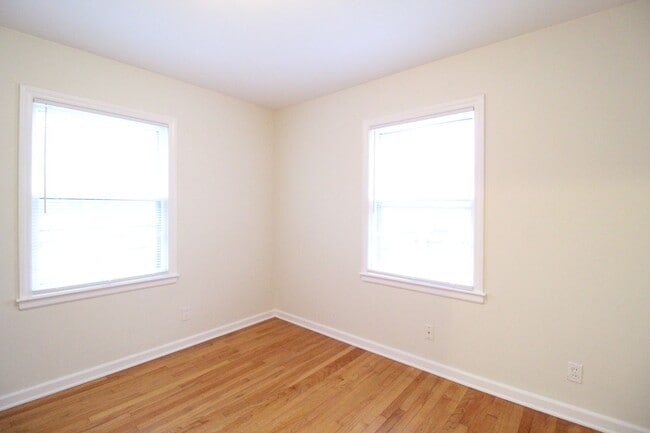 Building Photo - 2 Bedroom 1 Bath Home In Mission Kansas