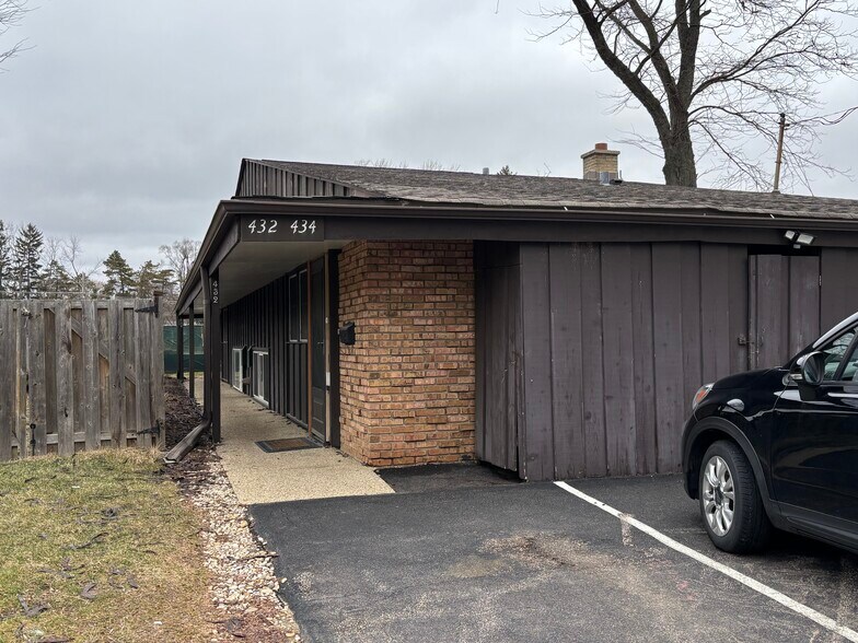 Building Photo - 434 Park Ln