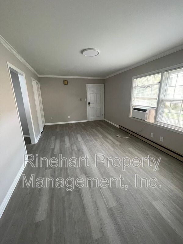 Building Photo - 1045 W Meadow Dr