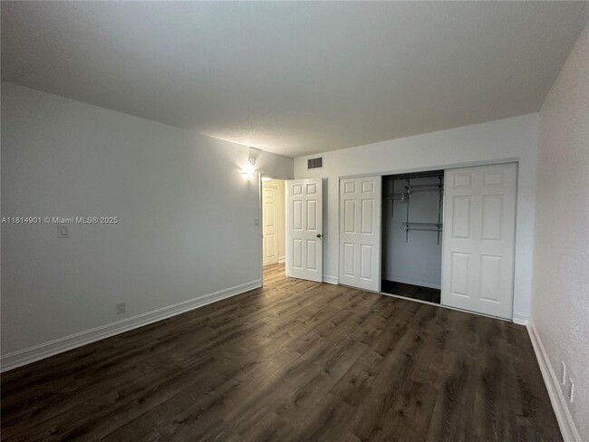 Building Photo - 1400 NE 56th St