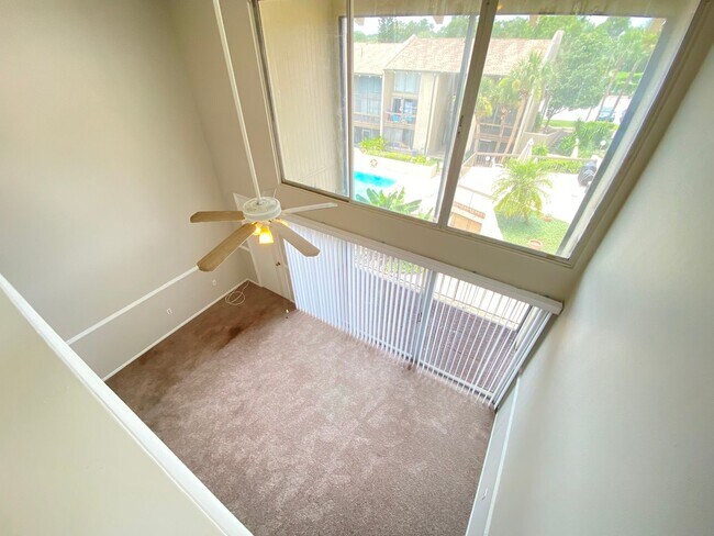 Building Photo - SANDY COVE CONDO - 1BR/1BA WITH BALCONY