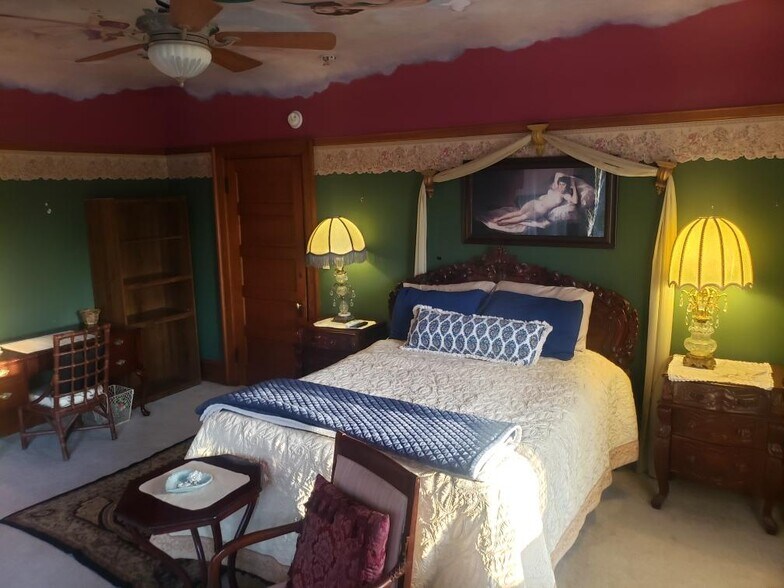 French Room $1350 - 2374 Mission Inn Ave