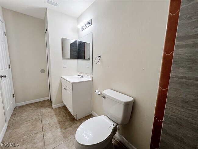 Building Photo - 111 SE 2nd Ave