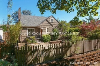 Building Photo - 5026 N Commercial Ave