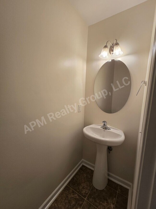 Building Photo - 212 Jasmine Pl Dr