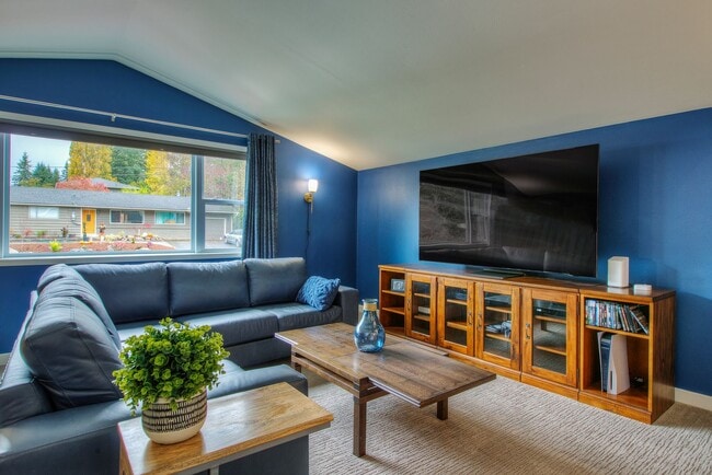 Building Photo - 4bd/2ba Edmonds Home