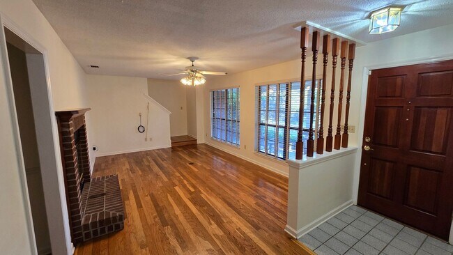 Building Photo - Beautiful Large home off of Mahan