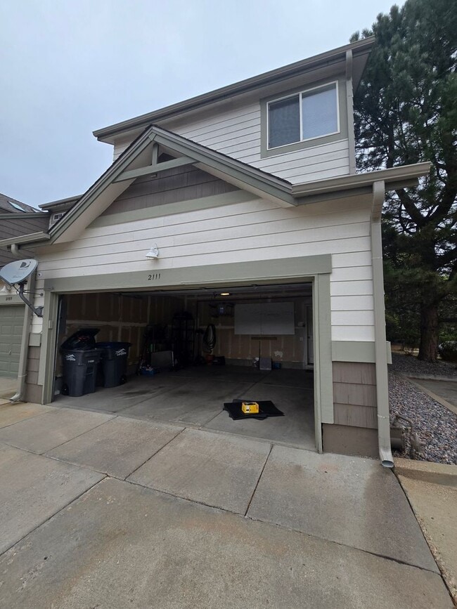 Building Photo - Indian Peaks Rowhouse w/attached garage