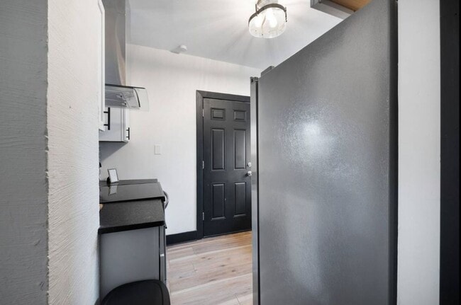 Building Photo - Beautifully Updated 3-Bedroom Home on a Co...