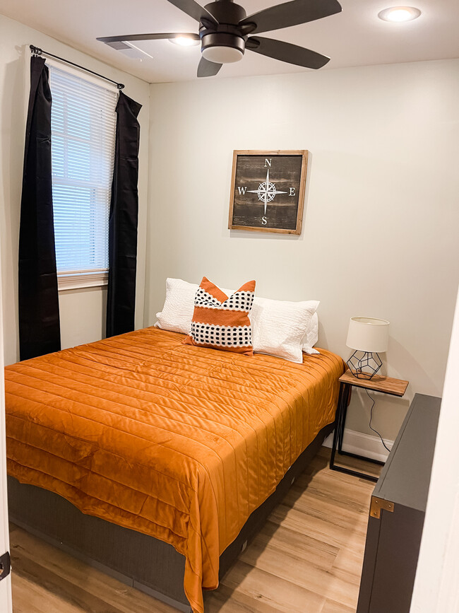 Building Photo - Furnished 2 bed 1 bath on 38th