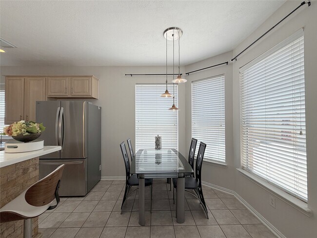 Building Photo - 3822 Shady Harbor Dr