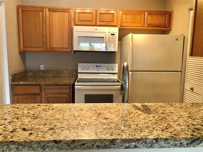 Building Photo - 1043 S Hiawassee Rd