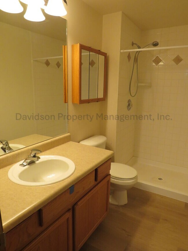 Building Photo - 3280 Richmond Dr