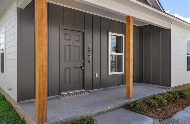 Building Photo - 6908 Goya Ave