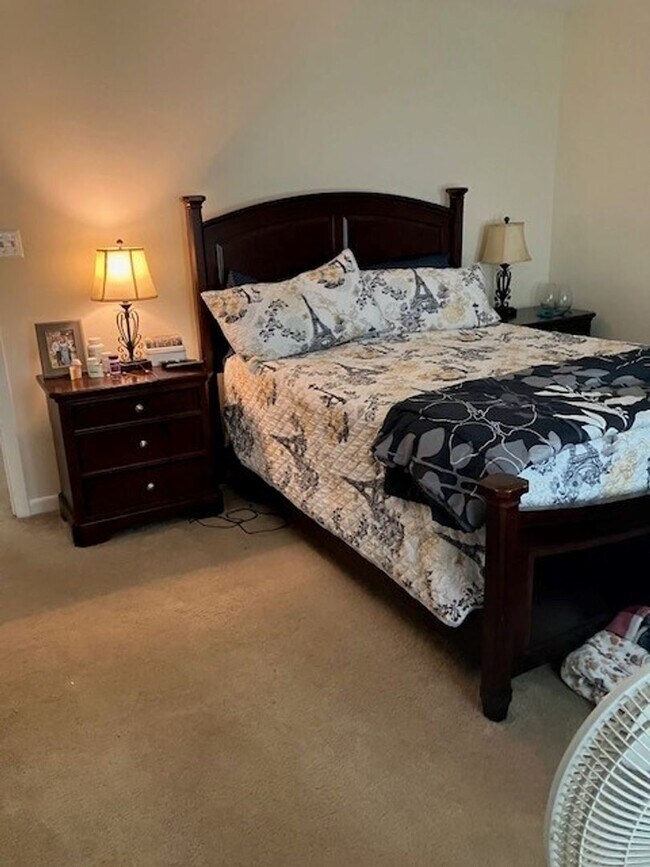 Building Photo - Lovely Rambler