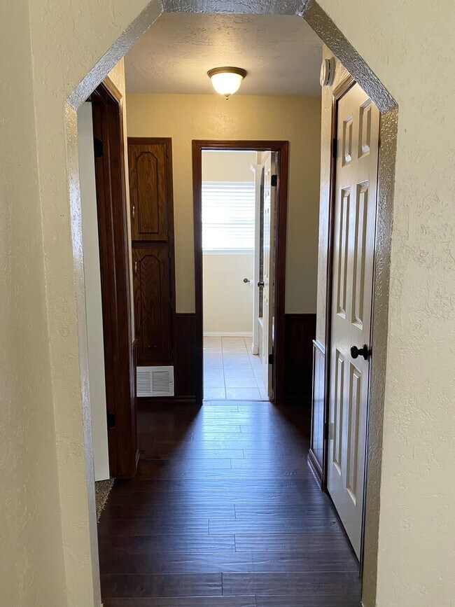 Building Photo - Great 3 bed/2 bath Home in Moore!  Availab...