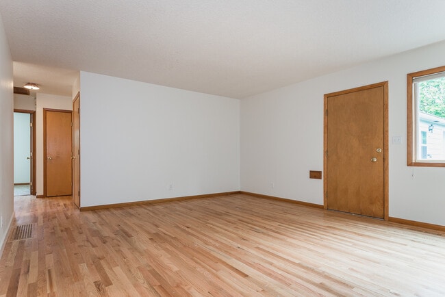 Building Photo - 3387 SE 10th Ave