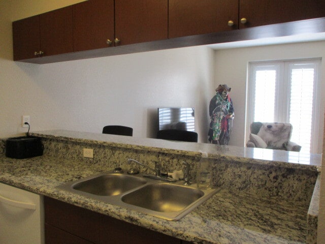 Building Photo - 2002 E 5th Ave