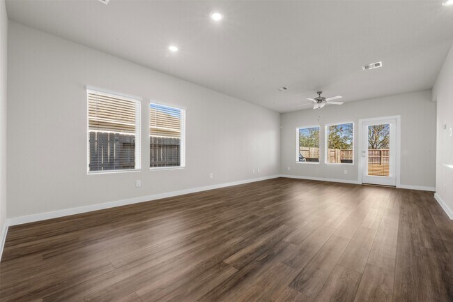 Building Photo - 38746 Yellowstone Dr