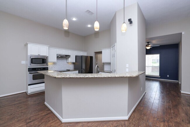 Building Photo - 105 Lawrence Marshall Dr