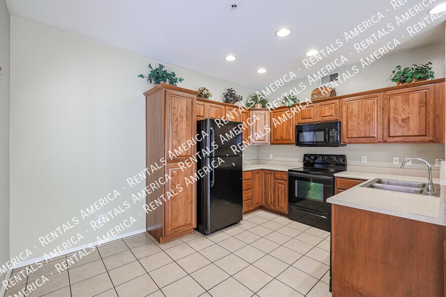 Building Photo - 510 W University Dr