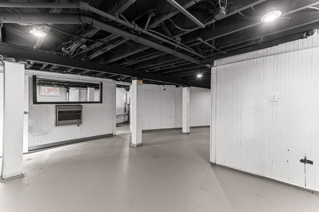 Building Photo - 4357 Fullerton Ave