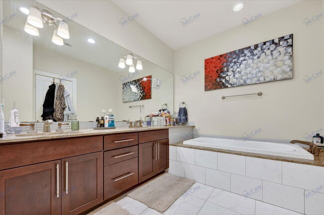 Building Photo - 5618 Lindell Ave